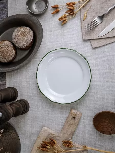 Тарелка мелкая 18 см, кант зелёный